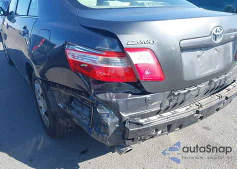 2007 Toyota Camry Le V6 z USA, uszkodzony, nr VIN 4T1BK46K67U504800